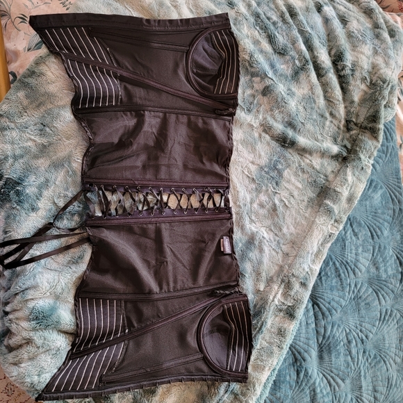 VINTAGE FREDERICK'S OF HOLLYWOOD BLACK SATIN CORSET - Picture 6 of 10